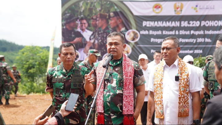 Kepala Staf Angkatan Darat (Kasad) Jenderal TNI Maruli Simanjuntak, M.Sc., mencanangkan Program Agroforestry Tahap I seluas 43 hektar di kawasan Gunung Hejo, Purwakarta, Jawa Barat, Selasa (17/12/2024)/Dispenad