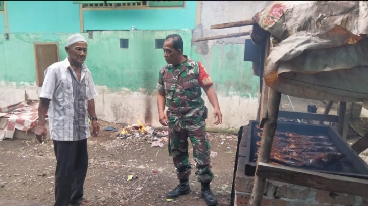 Babinsa Kelurahan Tanjung Raden Dukung Pemberdayaan UMKM Lele Asap, Dorong Pemanfaatan Teknologi/pendim jambi