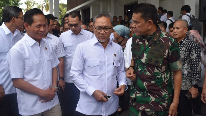 Komandan Korem 043/Gatam Brigjen TNI Rikas Hidayatullah, S.E., M.M., Sabtu (28/12/2024) menghadiri Rapat Sinkronisasi, Koordinasi dan Pengendalian Program Swasembada Pangan Nasional/Pendem Gatam