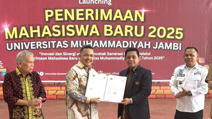 Ketua Umum Komite Olahraga Nasional Indonesia (KONI) Provinsi Jambi, Budi Setiawan, menandatangani Memorandum of Understanding (MoU) antara KONI Provinsi Jambi dengan Universitas Muhammadiyah (UM) Jambi/MR/SWJDAILY