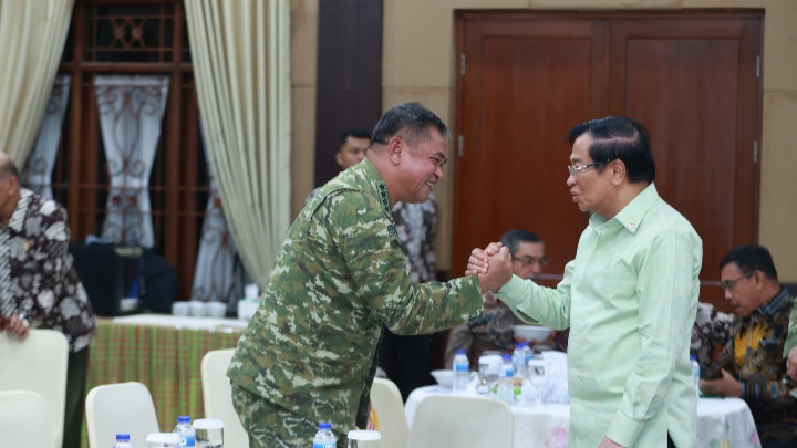 Foto: Kepala Staf Angkatan Darat (Kasad) Jenderal TNI Maruli Simanjuntak, M.Sc (kiri) dan sesepuh PPAD Letjen TNI (Purn.) Agum Gumelar (kanan)